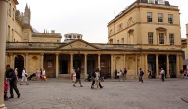 the_king_and_queens_bath_on_stall_street_-_geograph.org.uk_-_2070626-bGrUU2HTyDLFZW06